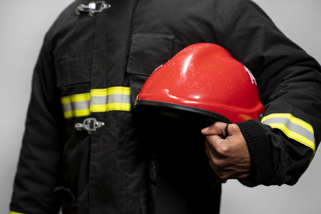 firefighter ready his mission (1)